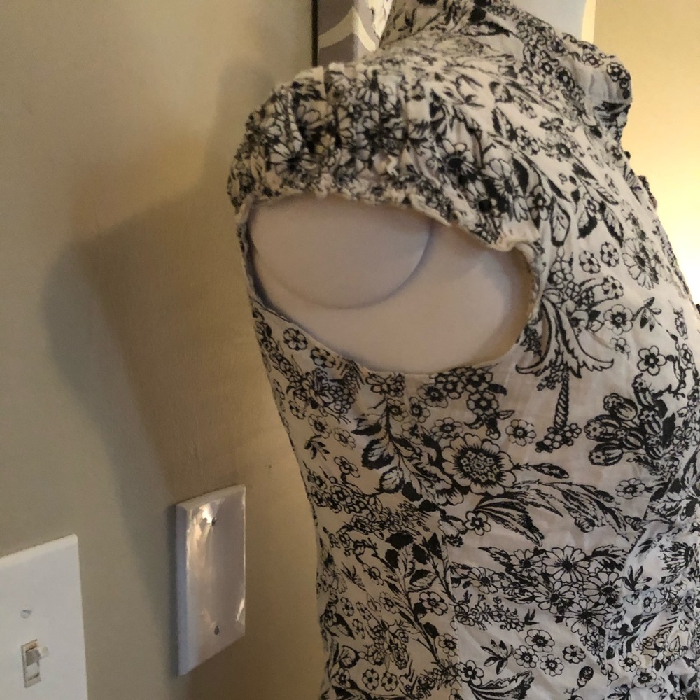 Print button down blouse. - Picture 2 of 3